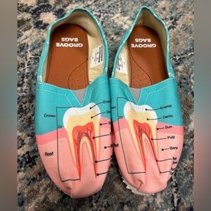 Groovebags Dental Themed Canvas Womens Shoes - New, size 8